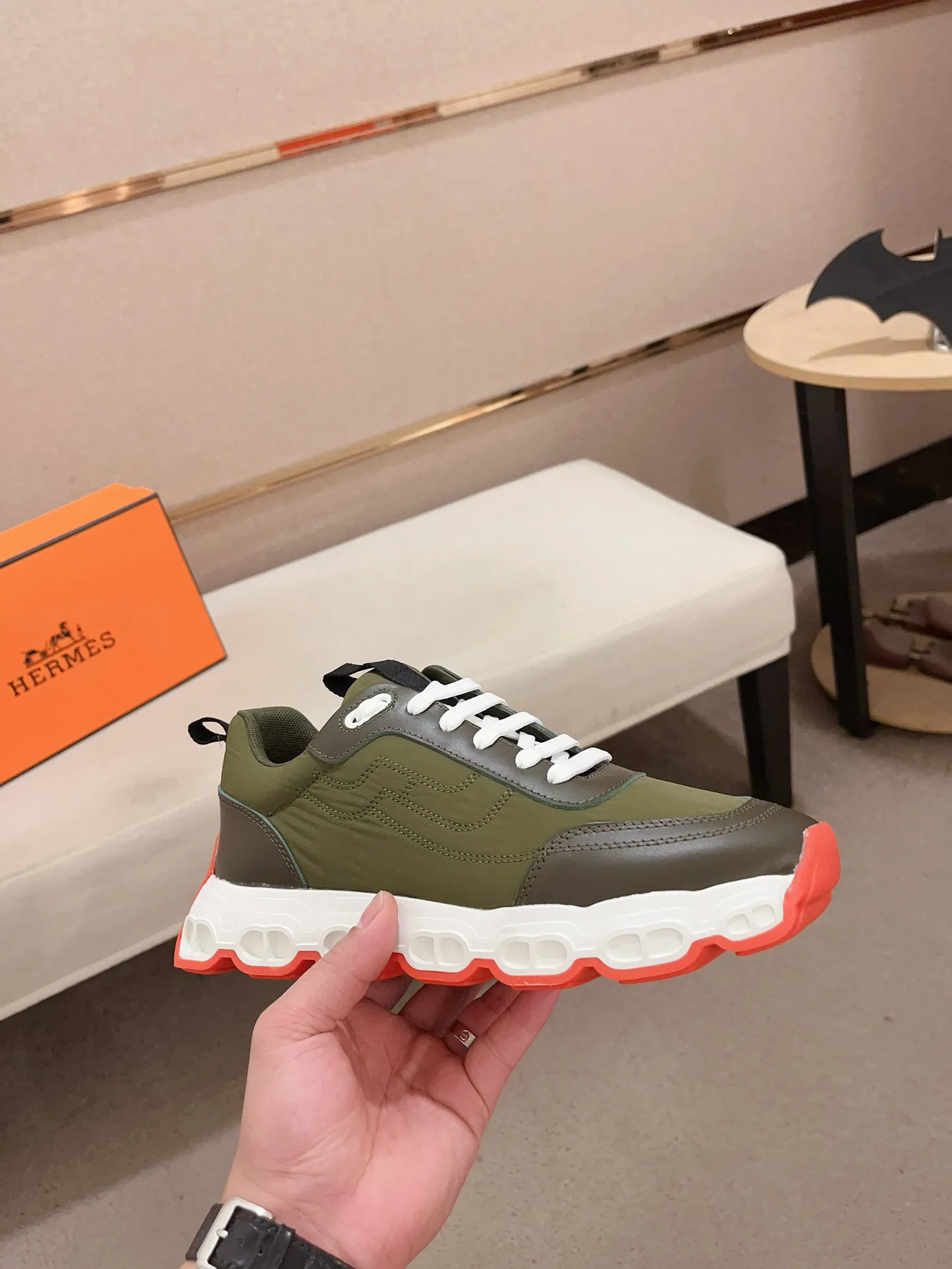 Factory price: 460💰《HERMES》【Classic Original Version】Hermès; Top 🔝 Purchasing Agency 🔍🔍 Men's latest 🇺🇸 counters are on sale simultaneously, original imported from Italy ▲▲First-layer cowhide ▲▲ (high-end, extravagance and class) times) Exquisite workmanship (Italian 🇮🇹Imported water-dyed 🐂cowhide lining) sole: Original sole provided by the original factory, ⚠️exclusive double-layer activity·TPR·rubber·combined molded outsole; super comfortable·wear-resistant·non-slip·environmental protection The real thing is more beautiful if you take the real thing (high quality, follow the order), you can enter and exit the counter at will * Number of yards: 38·39·40·41·42·43·44# (can be customized 45.)